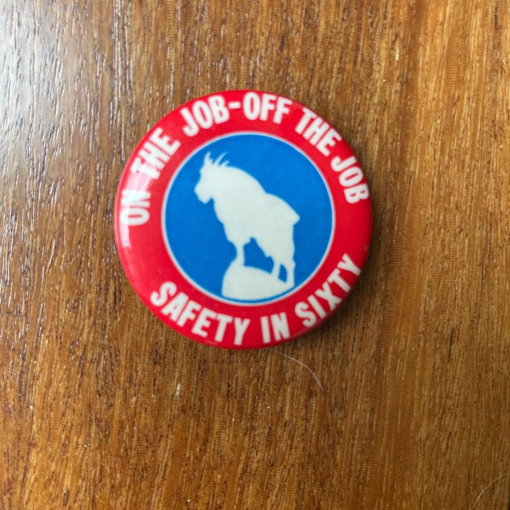 Vintage 1960 Great Northern Railway Logo Safety Button Pinback